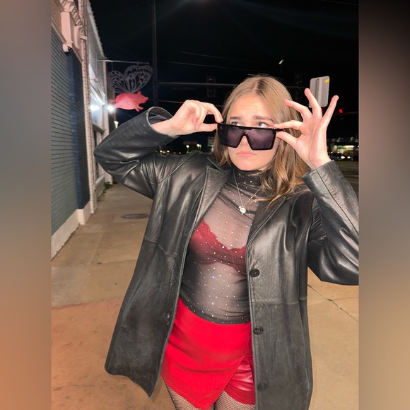 Meet your Posher, Niya - Picture 2 of 5